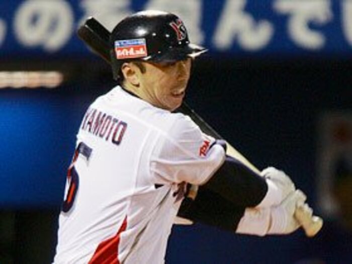 ヤクルトの強みは5、6回の得点力。宮本慎也の職人技に注目せよ。<Number Web> photograph by Tomoki Momozono