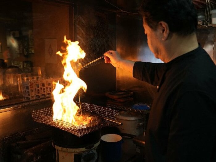 「猪木さんのサービス精神はスゴい」店の外で“即席ビンタ会”開催…地鶏も闘魂も燃えたアントニオ猪木の豪傑伝説「4人前を端から一気に」<Number Web> photograph by Essei Hara