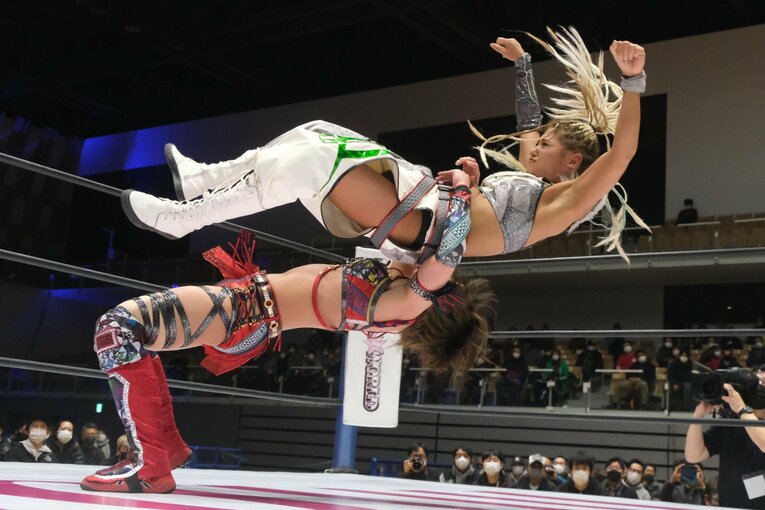 朱里とジュリア、“赤いベルト”戦を前にタッグ解散…スターダムを大きく変える「容赦なし」の対決とドンナ・デル・モンド結成秘話(22)