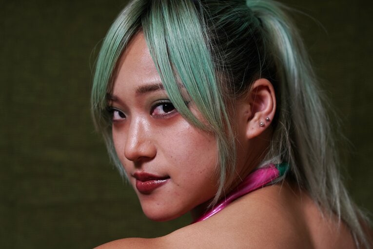 スターダム屈指の肉体派レスラー・飯田沙耶25歳の運命を変えた“推しと筋肉”「もう、制御しなくていいんだ」《特別グラビア》(30)