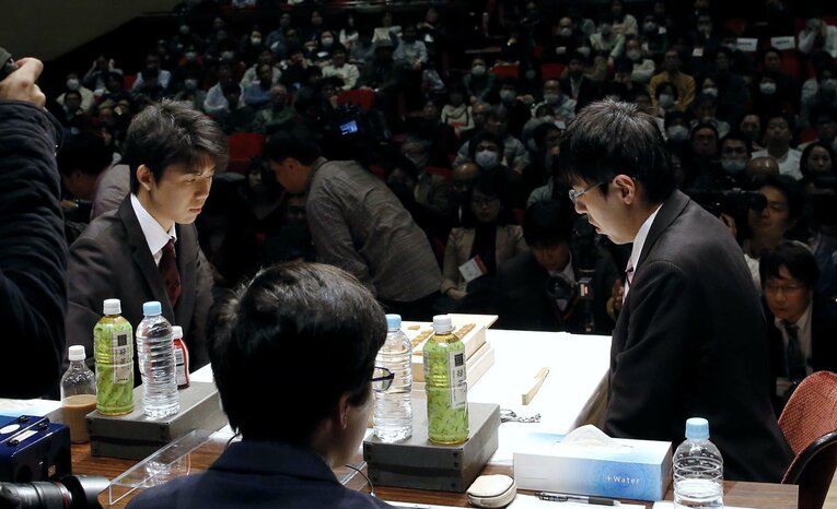 2018年2月、朝日杯将棋オープン戦決勝。藤井－広瀬の対局の記録係を務めたのは伊藤三段だった　©Kyodo News