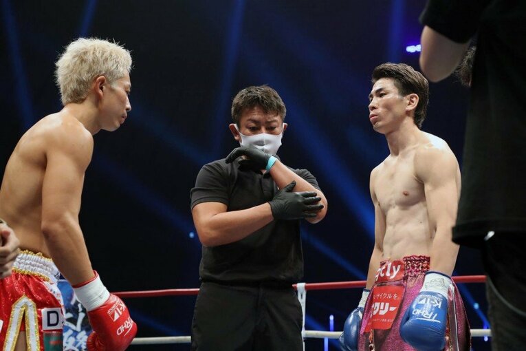 レオナ・ペタスvs大岩龍矢（準決勝）　©K-1