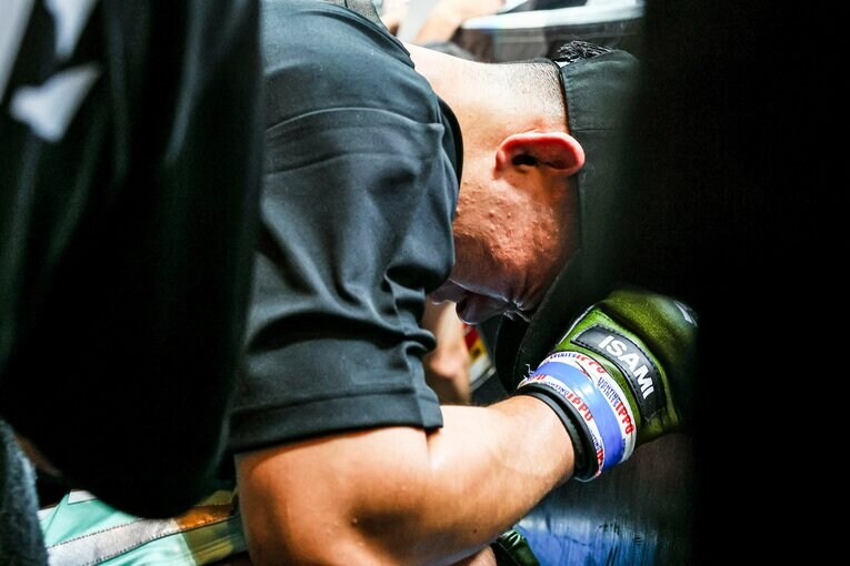 試合後に金原が引退を表明する姿を、YA-MANは見届けていた　©RIZIN FF Susumu Nagao