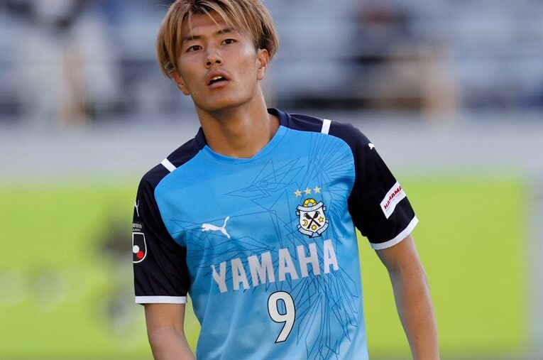 2020年からジュビロ磐田で「9番」を背負った小川航基。中山雅史、高原直泰、前田遼一と日本代表を輩出してきたクラブとあって、小川に対する期待も大きかった　©AFLO