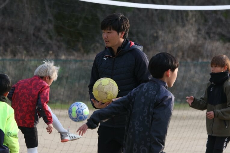 「お酒に逃げた」25歳で引退した堂安律の“元相棒”が初告白…“遠藤保仁の後継者”と呼ばれた天才パサーの後悔「なんであんな行動したんやろ」(20)