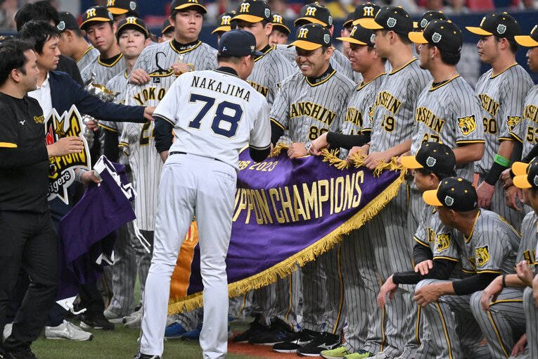 日本シリーズ…伝説の第7戦。試合後に中嶋監督が近寄って…　©Hideki Sugiyama