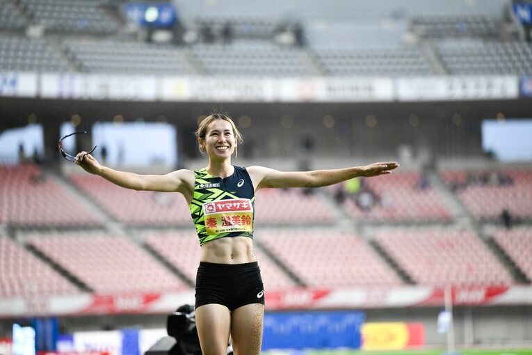 スタンドに向けて笑顔を見せるシーンも　©Asami Enomoto