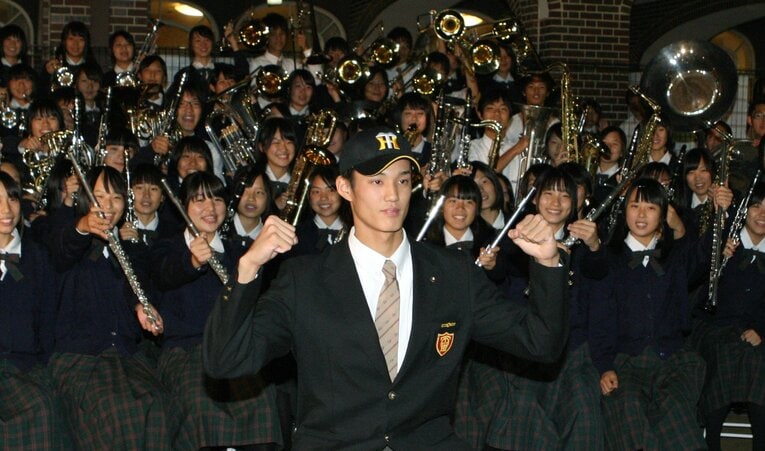 ドラフトで藤浪が阪神から指名を受けた際には吹奏楽部も駆けつけて演奏で祝福した　©︎JIJI PRESS