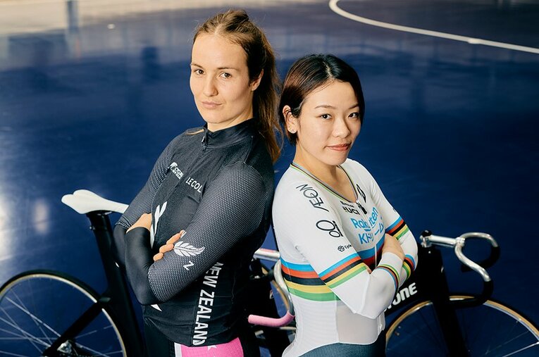 エレセ・アンドルーズ（左）と佐藤水菜 ／ photograph by Kiichi Matsumoto