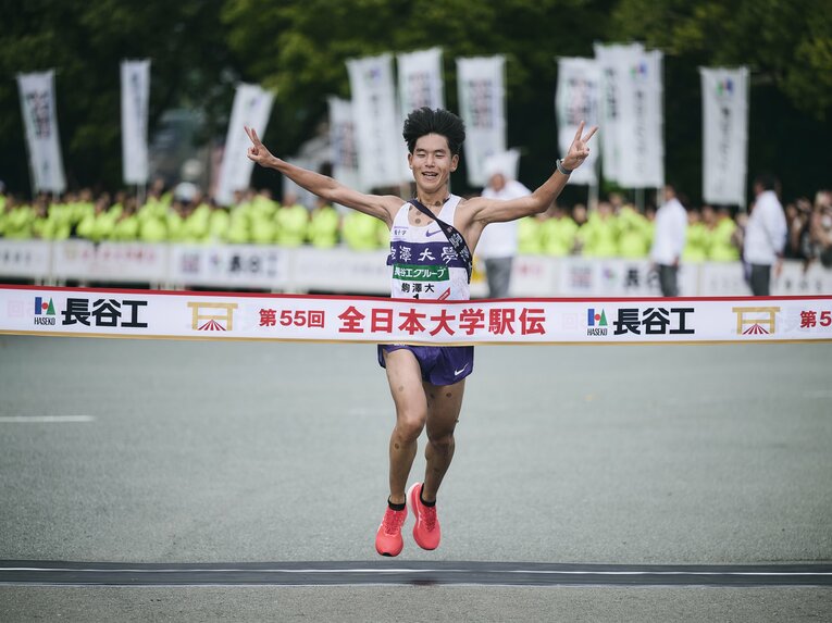 全日本大学駅伝では優勝のゴールテープを切った山川　©Yuki Suenaga