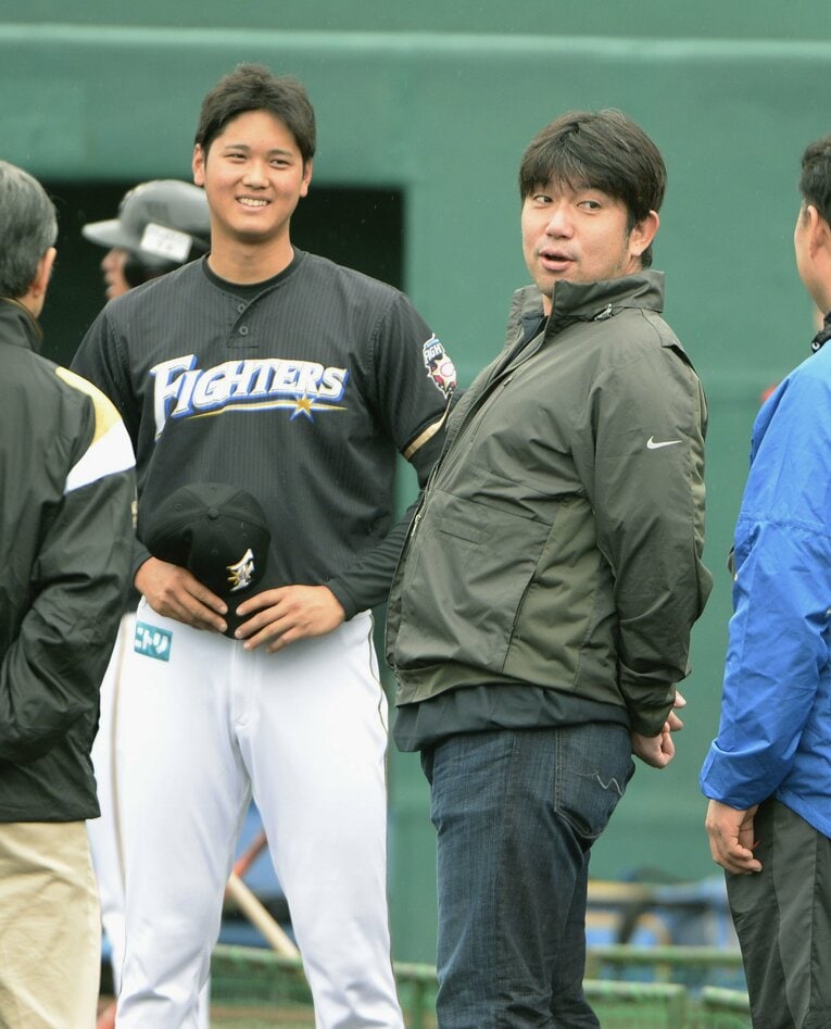 2014年2月、大谷と対面した野茂氏 ©KYODO