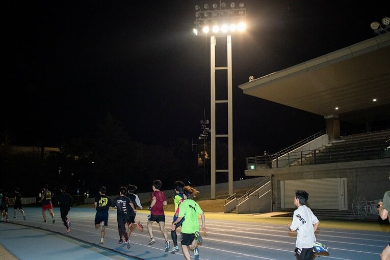 取材に訪れた火曜日はサーキット練習。小学生から社会人までメンバー全員がほぼ同じメニューを消化する　©️Kana Ikeda