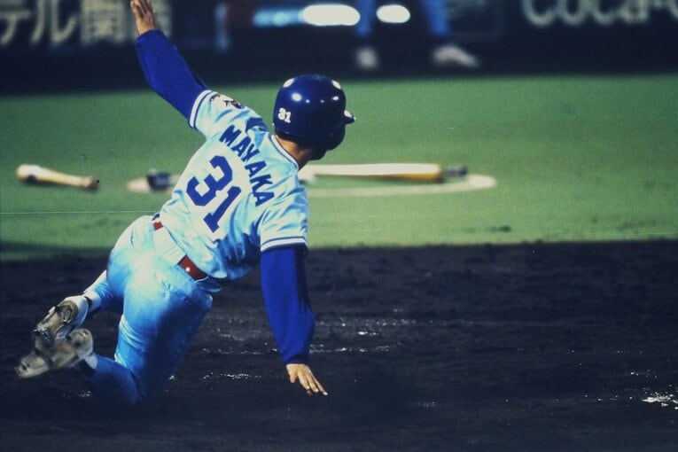 【連続写真8/8】1995年、オリックスとの日本シリーズで本塁突入する真中　©Kazuaki Nishiyama