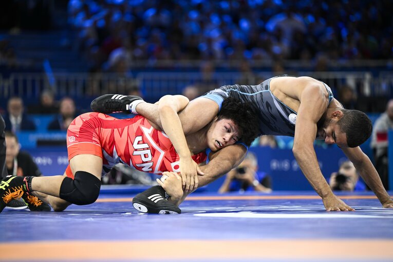 清岡幸大郎の必殺「リンクルホールド」。股間に入れた頭を支点に相手を回転させる（4枚目／全6枚目）©Asami Enomoto/JMPA