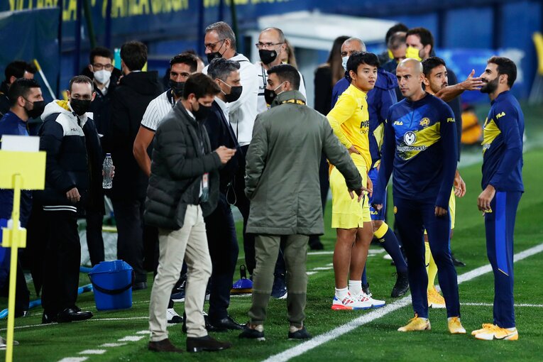 久保ら選手もピッチコンディションが気になるようで……©Daisuke Nakashima