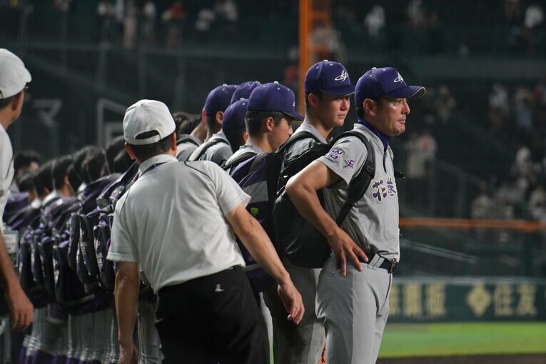 佐々木洋監督、花巻東の猛反撃に涙　©Hideki Sugiyama