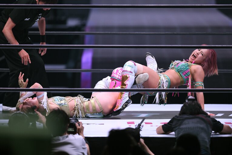 白川未奈の足4の字固め