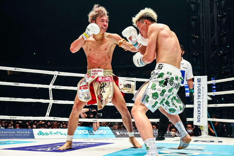 強烈なパンチはこれまで通りだった武尊　©THE MATCH 2022/ Susumu Nagao
