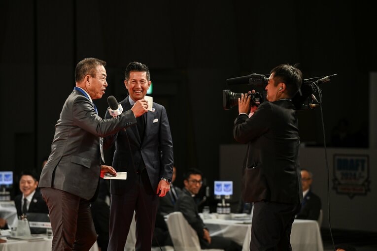 “勝利インタビュー”の井上監督　©︎Nanae Suzuki