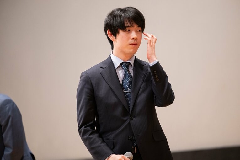 普段の公式戦では見られない……藤井聡太竜王・名人の素朴な笑顔と“素の表情”（全20枚超）　©Nanae Suzuki