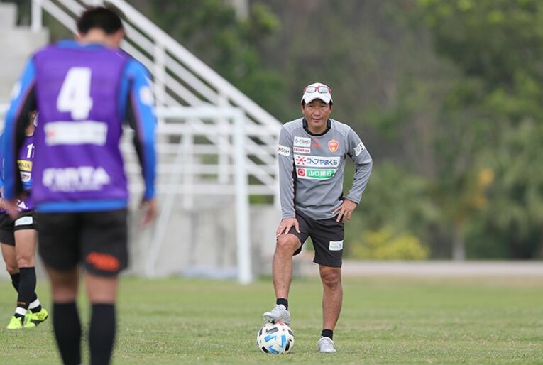 「個人昇格は大歓迎」と言い切るJ2山口・霜田監督の育成術、前編。(2)