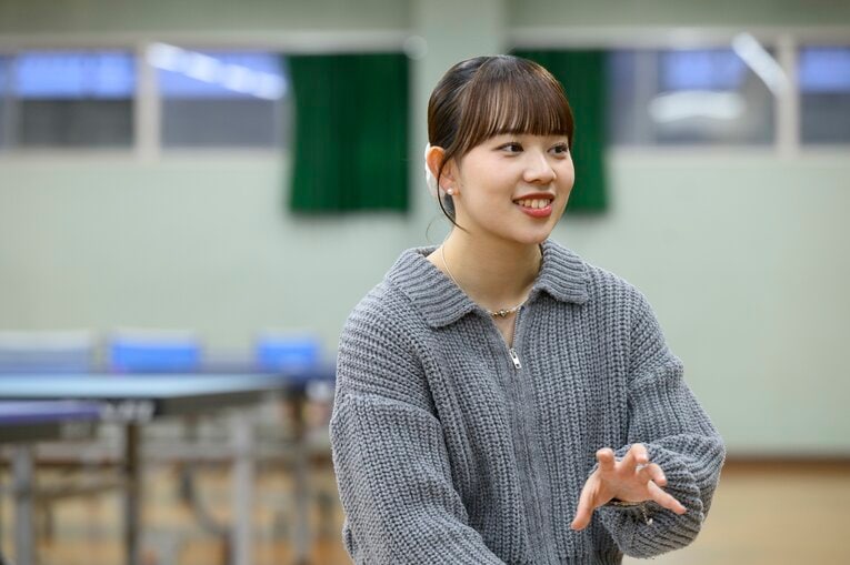 青学大3年生で、Tリーグでもプレーするカットマン・小林りんご【スワイプするとそのほかの写真もご覧になれます】　©Hirofumi Kamaya