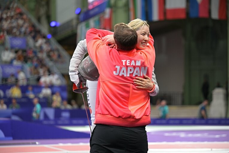 女子サーブル個人2回戦、江村美咲vs.オレナ・クラバツカ　©JMPA