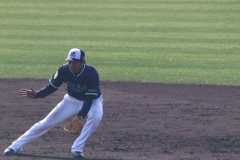 ノックを受ける川端慎吾 ©Kou Hiroo