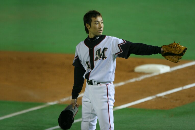 ロッテで球界屈指のサブマリンとして活躍した父・俊介さん　©︎BUNGEISHUNJU