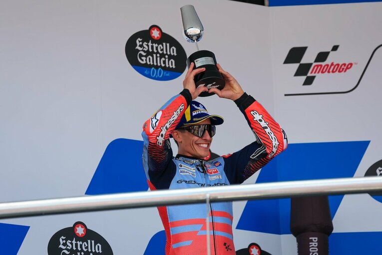 スペインGPの表彰台で喜びをあらわにするマルケス　©Satoshi Endo