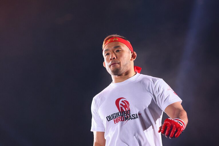 2021年の6月のバンタム級トーナメント1回戦、引き締まった表情で入場する扇久保　©RIZIN FF