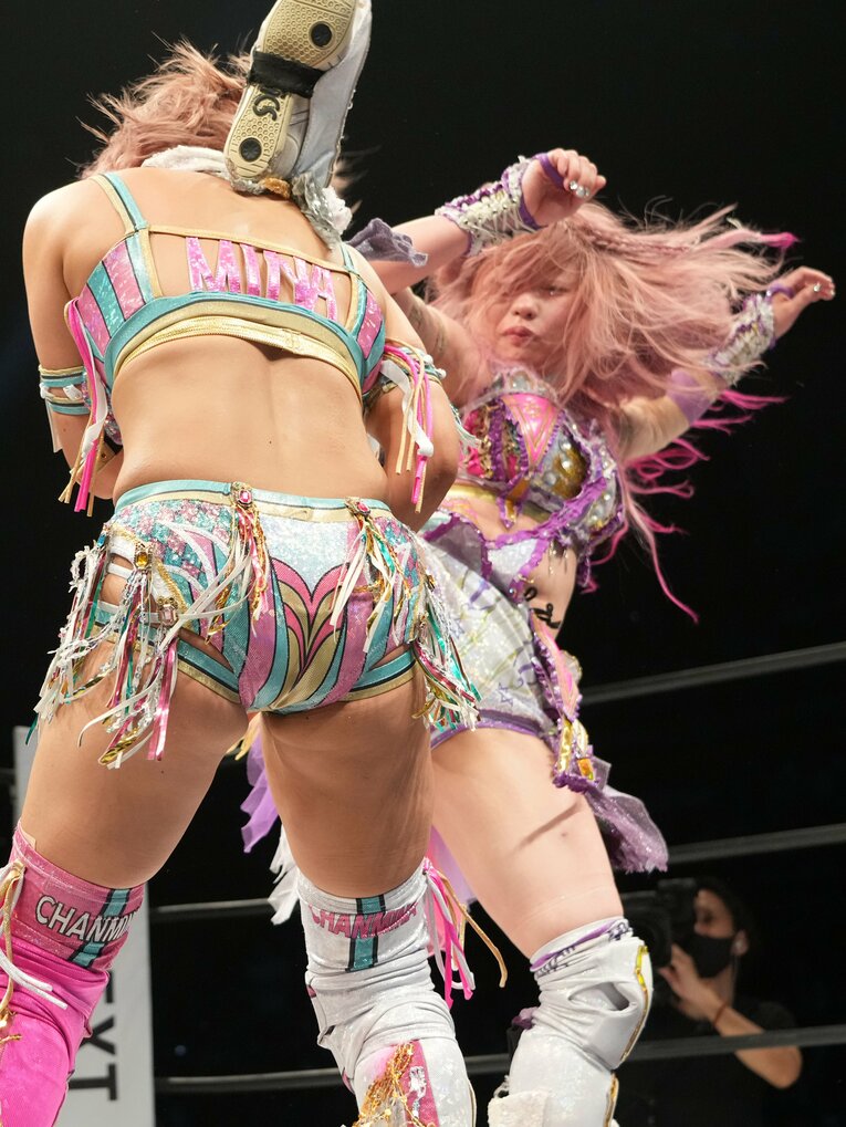 白川未奈vs中野たむ　©Essei Hara