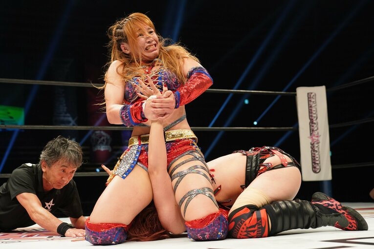 「家出して3カ月の漫喫暮らし」「枕をしたら仕事をやるよ」壮絶な過去を超えてスターダムの朱里が亡き母に誓う“赤いベルト”の夢(8)