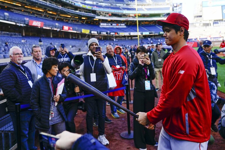 打撃練習から注目を集めていた大谷　©︎AP/AFLO