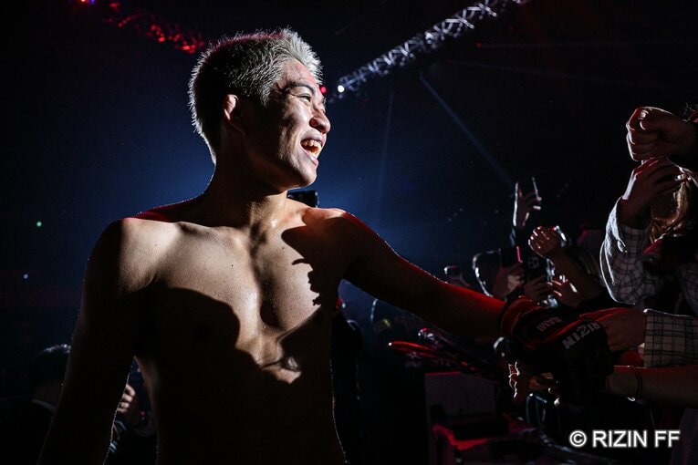 秋元強真vs.パッチー・ミックス　©RIZIN FF