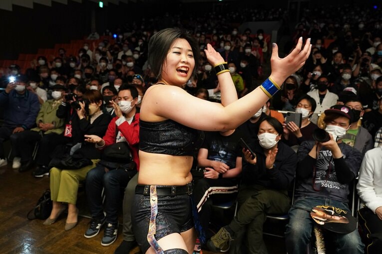 観客を巻き込んで会場を盛り上げる