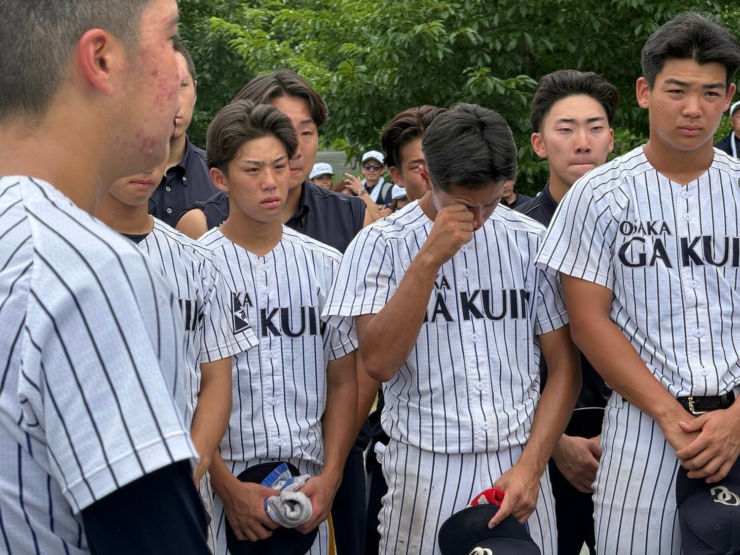 今夏の大阪大会は4回戦で近大付に0対7の7回コールド負け。涙を拭う林 ©Yuji Yanagawa