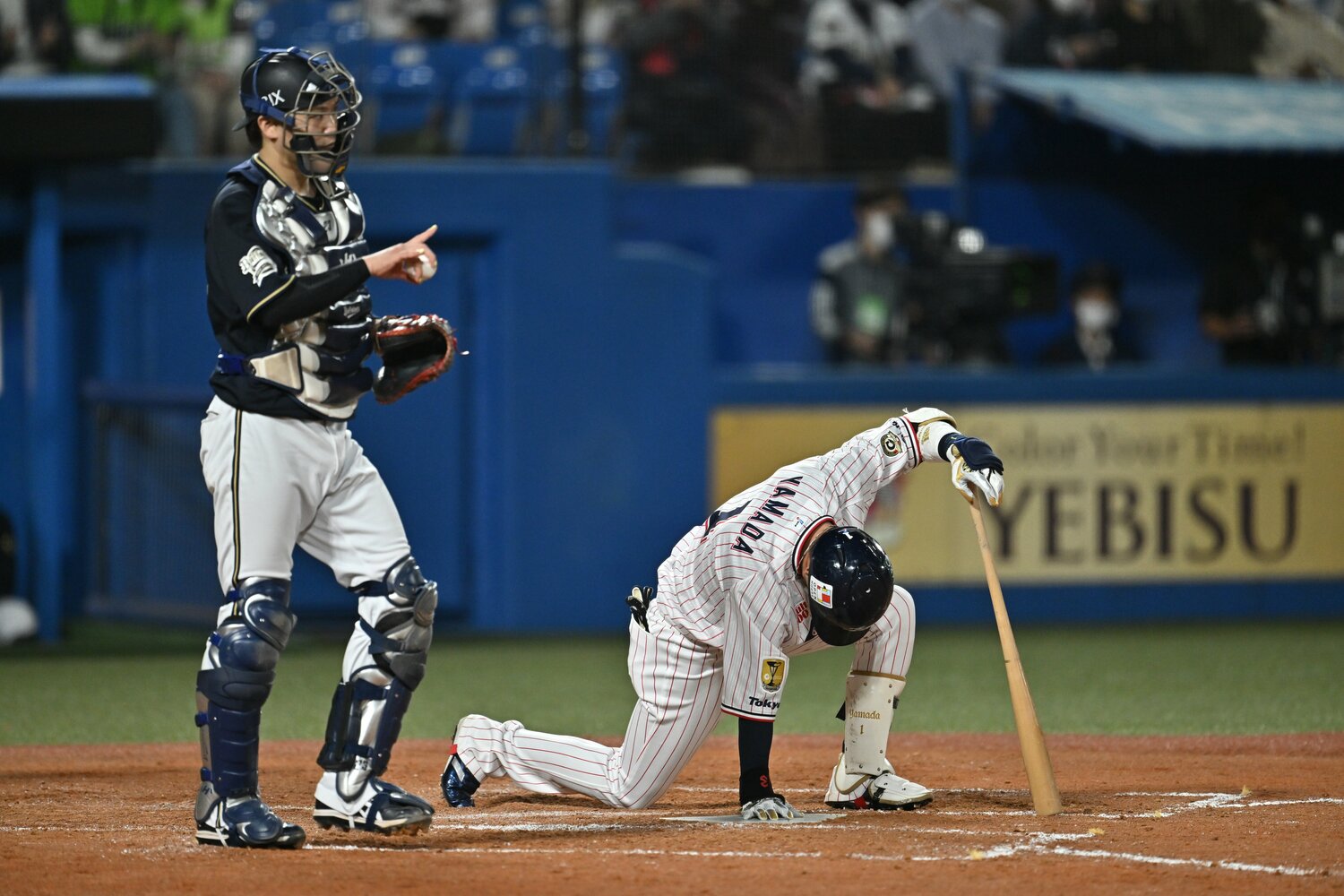 日本シリーズ2戦を終え、ノーヒットと調子が上がらないヤクルト山田（右）©︎Hideki Sugiyama