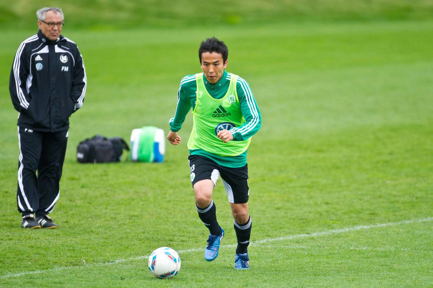 マガト監督の練習は厳しいことで有名だった。2008-09シーズンにヴォルフスブルクをクラブ初のリーグ優勝に導く。写真は11-12シーズン　©AFLO