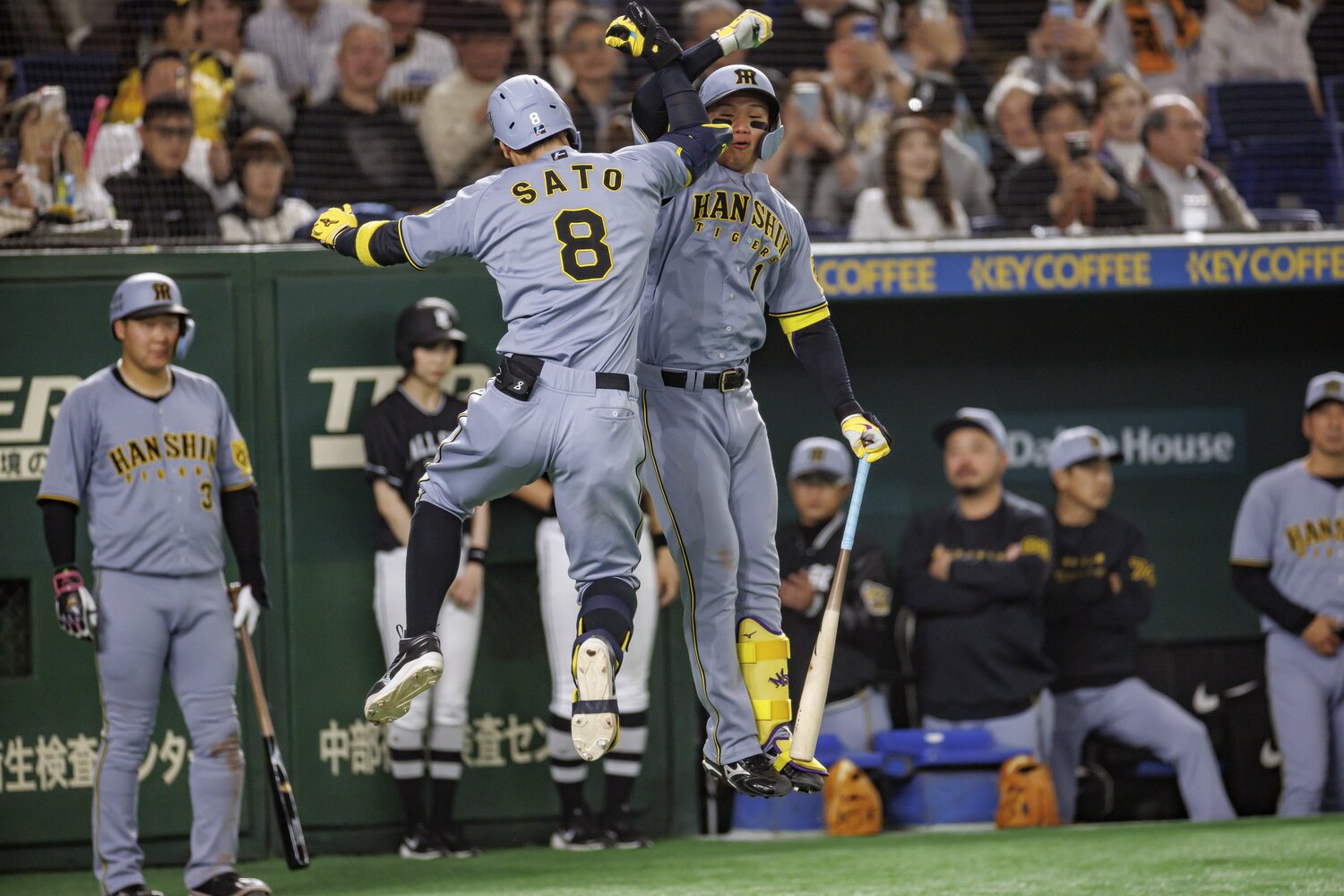 佐藤と森下、大山の破壊力はNPBで屈指だ ©Kiichi Matsumoto