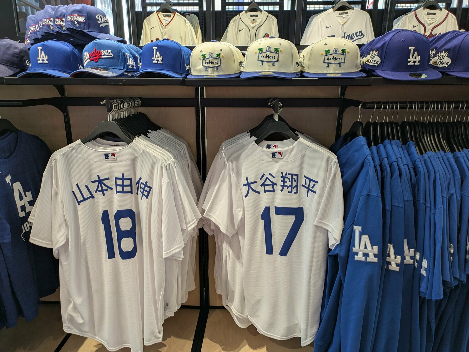 MLBショップのドジャースコーナー ©Shko Mizutsugi