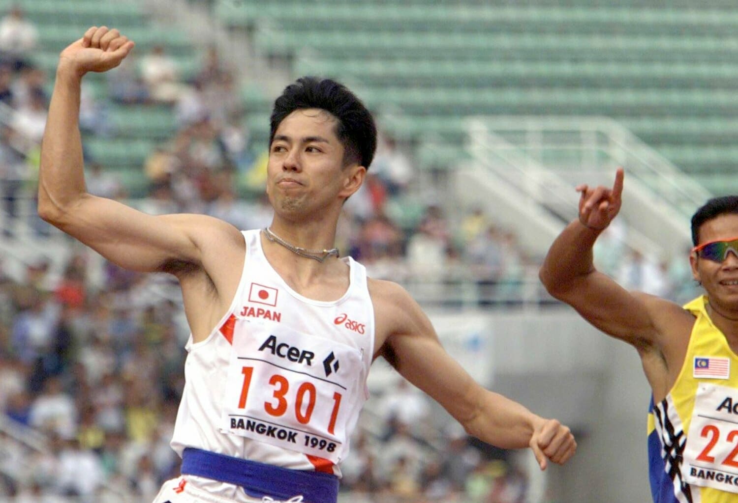 伊東氏は1998年のバンコク・アジア大会男子100ｍで10秒00の日本記録で金メダルを獲得　©JIJI PRESS