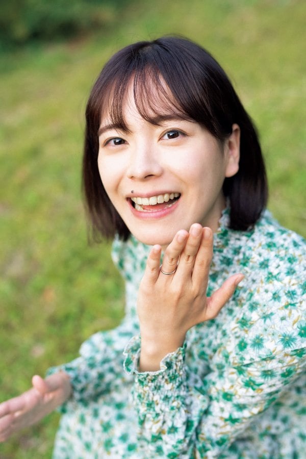 山根ことみ／1998年3月9日、愛媛県生まれ。野田敬三七段門下。2013年女流3級。'14年女流2級。'19年女流二段。タイトル戦登場は'21年女流王位戦の1回。棋戦優勝は1回。今年4月、本田奎六段と入籍。通算勝数は171（11月16日時点。本田は160）。最近はサウナも愛している　©︎Asami Enomoto