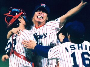 「あっけなく、そっけなくクビ宣告」ヤクルトの名守護神・高津臣吾はなぜ、引退試合なしの戦力外通告を受けたのか…「悔しさは今でも忘れない」