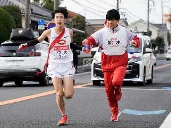 兄を見た瞬間「キツさがなくなった」…箱根駅伝7区「兄弟給水」で区間賞、中大・吉居駿恭が告白する“絶望からの復活劇”「箱根は走れないかと…」＜Number Web＞ photograph by Naoki Kitagawa