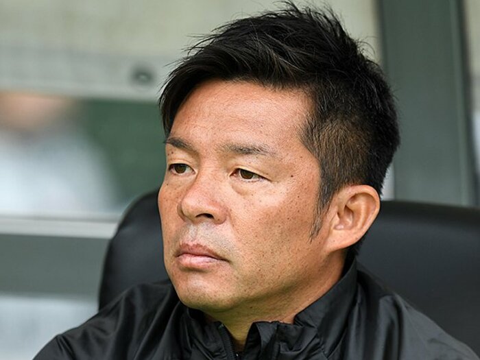 突然の引退と涙の電話…「川崎の宝」鬼木達がフロンターレで指導者への転身を決意したワケ<Number Web> photograph by Getty Images