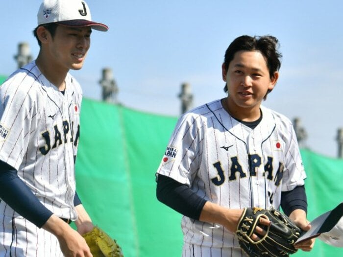 憧れダルと“ふたりっきり”で練習…「侍ジャパンの弟キャラ」宮城大弥21歳の“愛されすぎな日常”「バス移動中のひょっこり姿」に癒された<Number Web> photograph by Hideki Sugiyama