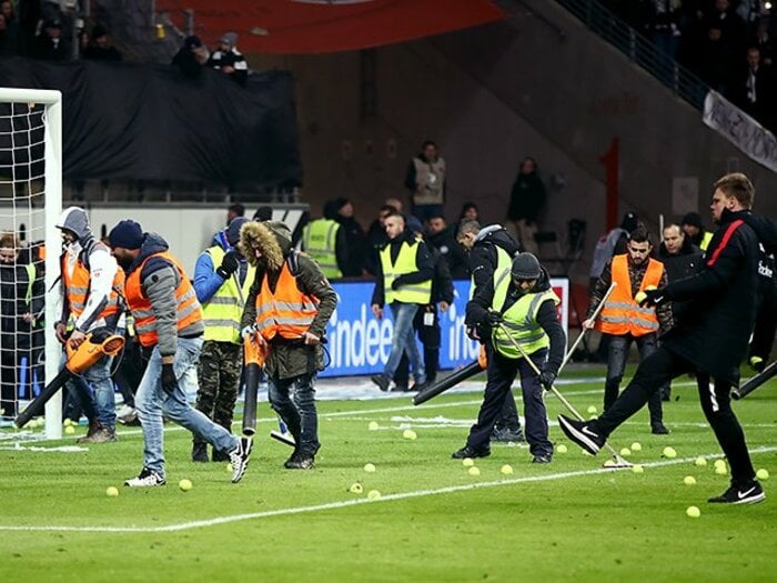 Jリーグの平日開催は必然なのだ。反発覚悟で導入するしかない事情。＜Number Web＞ photograph by Getty Images