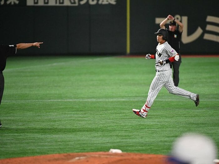山田哲人に履正社監督からメール……。プチ鹿島3月のスポーツ新聞時評。<Number Web> photograph by Hideki Sugiyama