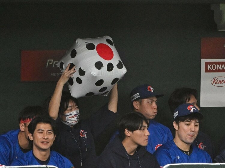 プレミア12 優勝 台湾代表 ジャケット スカジャン ブルゾン WBC プロ野球 台湾プロ野球だより】プレミア12優勝の影響は社会現象に。台湾野球は